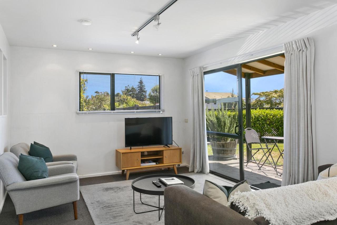 You Little Beauty - Wharewaka Beach Magic Taupo Exterior foto